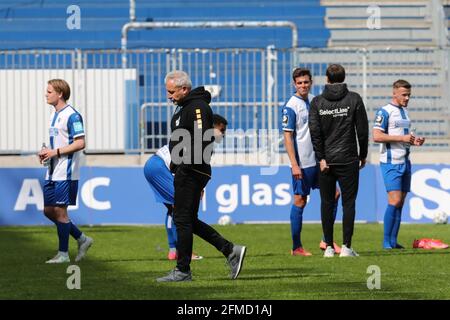 Magdeburg, Deutschland. 8. Mai 2021. firo: 08.05.2021 Fuvuball, Saison 2020/21 3. Bundesliga: SC Magdeburg - MSV Duisburg Pavel Dotchev, Trainer, aus, MSV Duisburg Quelle: dpa/Alamy Live News Stockfoto