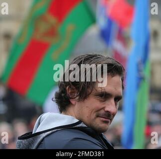 London, England, Großbritannien. Mai 2021. Demonstranten, angeführt von dem entlassenen Verteidigungsminister JOHNNY MERCER, veranstalteten eine Kundgebung auf dem Londoner Parliament Square, bei der „Respect our Veterans“ stattfand, nachdem der umstrittene Prozess gegen zwei Fallschirmjäger, die beschuldigt wurden, den offiziellen IRA-Führer Joe McCann ermordet zu haben, im Vereinigten Königreich zusammengebrochen war. Mercer – der seine Ministerrolle verlassen hatte, nachdem er seine Enttäuschung über mangelnde Fortschritte bei der Gesetzgebung zum Schutz britischer Veteranen, die während der Unruhen vor der Strafverfolgung gedient hatten, zum Ausdruck gebracht hatte – hatte letzte Woche ebenfalls am Crown Court in Belfast teilgenommen. (Bild: © Tayfun Sal Stockfoto