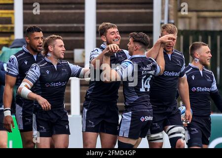 Newcastle, Großbritannien. Mai 2021. Ben Stevenson von Newcastle Falcons feiert seinen Versuch Adam Radwan von Newcastle Falcons in Newcastle, Vereinigtes Königreich am 5/8/2021. (Foto von Iam Burn/News Images/Sipa USA) Quelle: SIPA USA/Alamy Live News Stockfoto