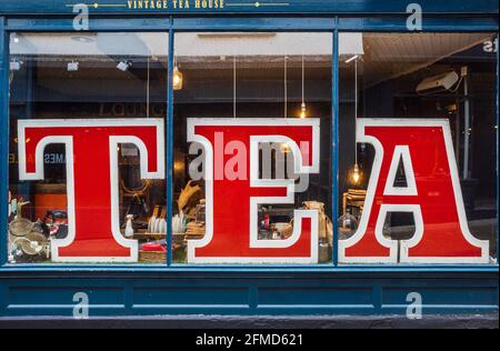 Tee Shop UK. Englischer Tee Shop in Norwich, Großbritannien. Biddi's Teestube eine unabhängige viktorianisch inspirierten Tea House gegründet 2010. Britische Tee Shop. Stockfoto