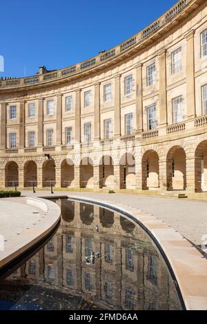 Duke of Devonshire Georgian Crescent ist jetzt Buxton Crescent Hotel The Crescent Buxton ein Kurort im Derbyshire Peak District Derbyshire England GB Großbritannien Stockfoto