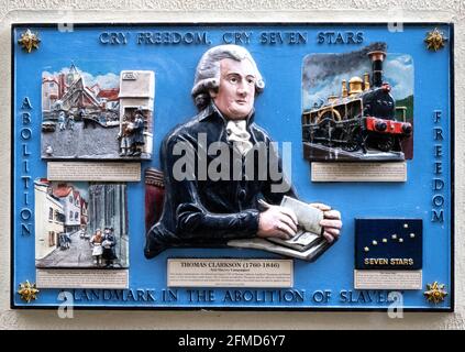 Gedenktafel an der Wand des öffentlichen Hauses der Sieben Sterne Im Zentrum von Bristol gedenkt Großbritannien des Abolitionisten Thomas Clarkson und der Die Rolle von Pub im Kampf Stockfoto