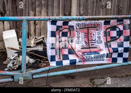 Roots Hall, Southend on Sea, Essex, Großbritannien. Mai 2021. Southend United hat ihr letztes Spiel in der Football League gespielt, nachdem sie in die National League abgestiegen war und damit eine 101-jährige ununterbrochene Spitzenfußballsaison hinter sich gebracht hat. Eine Auslosung 1-1 mit Besuchern von Newport County hat dazu geführt, dass der Klub von Essex die zweite Staffel von der zweiten Liga beendet hat und mit Grimsby abgestiegen wird, bis alle COVID-bezogenen Änderungen anstehen Stockfoto