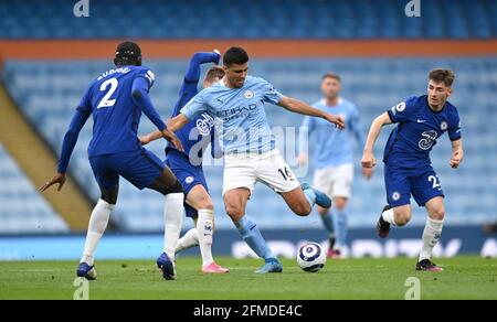 Rodri von Manchester City (rechts) und Timo Werner von Chelsea (links) kämpfen während des Spiels der Premier League im Etihad Stadium in Manchester um den Ball. Bilddatum: Samstag, 8. Mai 2021. Stockfoto