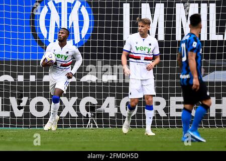 Mailand, Italien. 08 Mai 2021. Keita Balde von der UC Sampdoria feiert nach einem Tor während des Serie-A-Fußballspiels zwischen dem FC Internazionale und der UC Sampdoria. Kredit: Nicolò Campo/Alamy Live Nachrichten Stockfoto