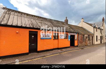 ARBROATH ANGUS SCHOTTLAND ORANGE GEBÄUDE ARBROATH FISCHEREI VERKAUF ARBROATH SMOKIES Stockfoto