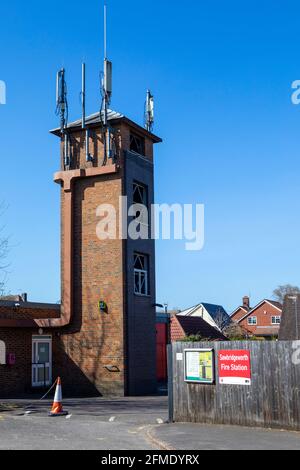 Hertfordshire, Großbritannien - 22. April 2021: Blick auf die Sawbridgeworth Fire Station in der Stadt Sawbridgeworth in Hertfordshire, Großbritannien. Stockfoto