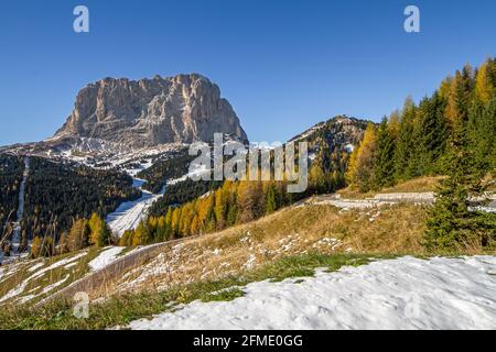 Gröden, Italien - 27. Oktober 2014: Die Dolomiten sind ein Gebirgsmassiv besonderer geologischer Formen in Südtirol im Nordosten Italiens. Bekannt für Skii Stockfoto