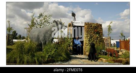 Letzte min Vorbereitung bei der Hampton Court Palace Flower Show........für die Öffentlichkeit zugänglich 6-11 Juli 2004.pic David Sandison 5/7/2004 Stockfoto