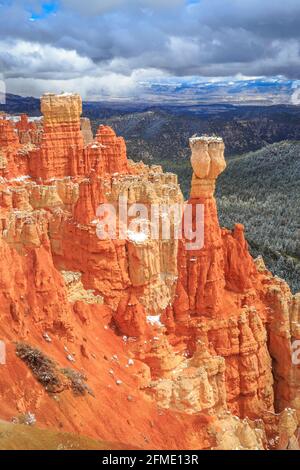 Schnee auf den Hoodoos des agua Canyon im bryce Canyon National Park, utah Stockfoto