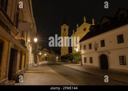 Kamnik, Slowenien - 2. August 2020: Die Altstadt von Kamnik, eine Gemeinde südlich der Steiner Alpen in der Republik Slowenien. Das Stadtzentrum ist ab Stockfoto