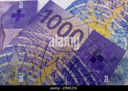 Zürich, Schweiz - 21. Juni 2020: Detail der größten Schweizer Banknoten für 1000 Franken Stockfoto