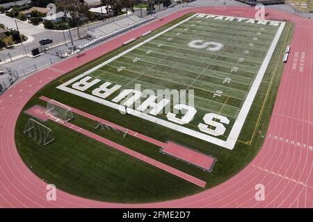 Eine Luftaufnahme der Strecke und des Ken Davis Field an der Schurr High School, Donnerstag, 14. April 2021, in Montebello, Kalif. Stockfoto