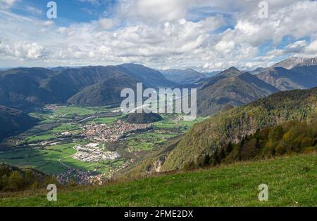 Tolmin, Slowenien - 14. Oktober 2014: Tolmin ist eine kleine Stadt am südlichen Rand der Julischen Alpen, der größten Siedlung im Oberen SoC Stockfoto