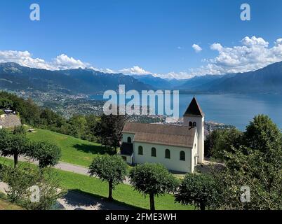 Montreux, Schweiz - 8. August 2019: Kirche über Montreux und Genfersee in der Schweiz Stockfoto