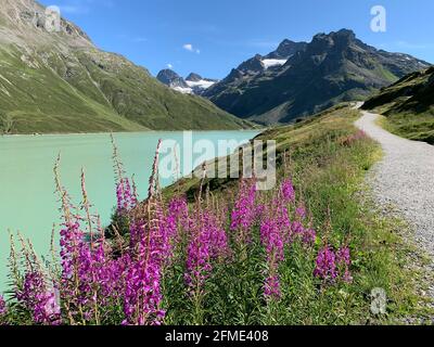 Silvretta See, Österreich - 9. August 2019: Schöner Blick auf den Silvretta See am Bergpass in Vorarlberg Stockfoto