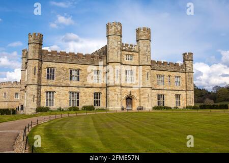 Ein Blick auf das atemberaubende Leeds Castle in Kent, Großbritannien. Stockfoto