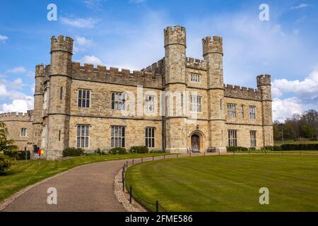 Ein Blick auf das atemberaubende Leeds Castle in Kent, Großbritannien. Stockfoto