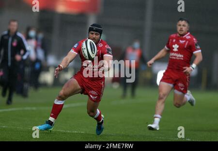 Llanelli, Großbritannien. Mai 2021. Leigh Halfpenny of the Scarlets in Aktion. Guinness Pro14 Rainbow Cup Spiel, Scarlets gegen Ospreys im Parc y Scarlets Stadium in Llanelli, South Wales am Samstag, den 8. Mai 2021. Bild von Andrew Orchard/Andrew Orchard Sports Photography/Alamy Live News Kredit: Andrew Orchard Sports Photography/Alamy Live News Stockfoto