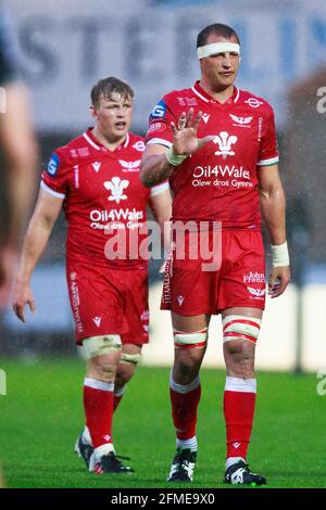 Llanelli, Großbritannien. 8. Mai 2021. Scarlets flankieren Aaron Shingler während des Scarlets gegen Ospreys PRO14 Rainbow Cup Rugby Match. Kredit: Gruffydd Thomas/Alamy Live Nachrichten Stockfoto