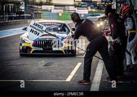 74 JOULIE Enzo (FRA), BAUD Sébastien (FRA), CD Sport, Mercedes-AMG GT4, Action Stand Boxengasse beim 2. Lauf des Championnat de France FFSA GT - GT4 France 2021, vom 6. Bis 9. Mai 2021 auf dem Circuit de Nevers Magny-Cours, Magny-Cours, Frankreich - Photo Clément Luck / DPPI Stockfoto