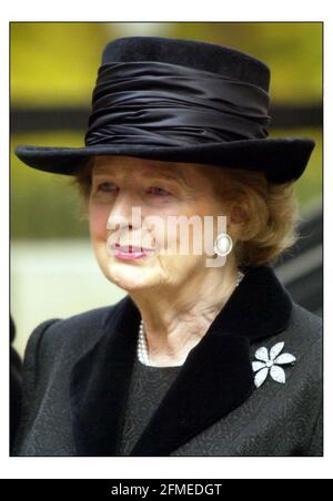 Margaret Thatcher verlässt heute das Denkmal für Dennis Thatcher in London...... PIC David Sandison 31/10/2003 Stockfoto