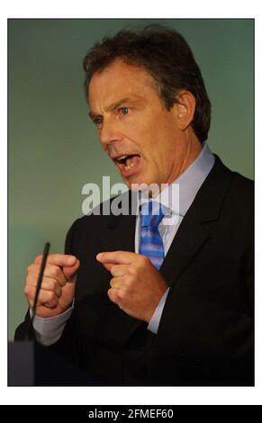 Tony Blair spricht am Ende von an eine Pressekonferenz Der Progressive Governance Summit im Penny Hill Park in Bagshot ,Surrey.pic David Sandison 14/7/2003 Stockfoto