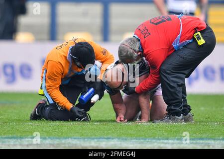 Danny Houghton (9) von Hull FC wird behandelt Stockfoto