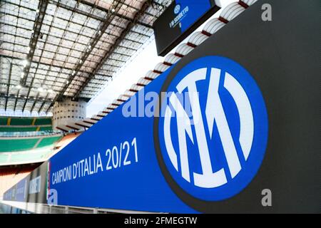 led-Wandcampioni d'Italia und Inter-Logo während des Fußballspiels der italienischen Meisterschaft Serie A zwischen dem FC Internazionale und dem UC Sampdoria am 8. Mai 2021 im Giuseppe-Meazza-Stadion in Mailand, Italien - Foto Morgese-Rossini / DPPI Stockfoto