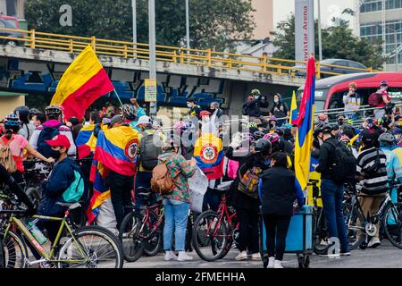 Radfahrer protestieren in den Straßen von Bogotá gegen die Regierung von Ivan Duque, Bogotá Kolumbien 8. Mai 2021 Stockfoto