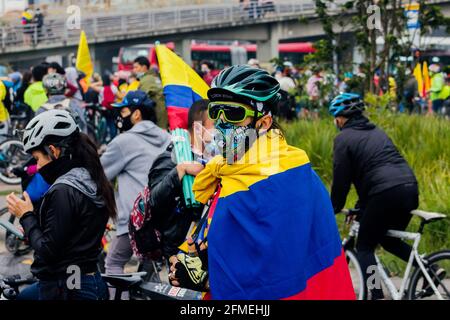 Radfahrer protestieren in den Straßen von Bogotá gegen die Regierung von Ivan Duque, Bogotá Kolumbien 8. Mai 2021 Stockfoto