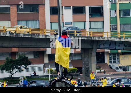 Radfahrer protestieren in den Straßen von Bogotá gegen die Regierung von Ivan Duque, Bogotá Kolumbien 8. Mai 2021 Stockfoto