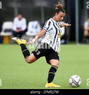 Vinovo, Italien. 08 Mai 2021. Arianna Caruso von Juventus FC spielt den Ball während des Fußballspiels Women Serie A zwischen Juventus FC und SSD Napoli. FC Juventus gewann 2-0 gegen SSD Napoli. Kredit: Nicolò Campo/Alamy Live Nachrichten Stockfoto