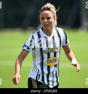 Vinovo, Italien. 08 Mai 2021. Martina Rosuci von Juventus FC schaut während des Fußballspiels zwischen Juventus FC und SSD Napoli in der Women Serie A an. FC Juventus gewann 2-0 gegen SSD Napoli. Kredit: Nicolò Campo/Alamy Live Nachrichten Stockfoto