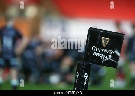 Llanelli, Großbritannien. Mai 2021. Guinness Pro 14 Touchline-Flagge. Guinness Pro14 Rainbow Cup Spiel, Scarlets gegen Ospreys im Parc y Scarlets Stadium in Llanelli, South Wales am Samstag, den 8. Mai 2021. Bild von Andrew Orchard/Andrew Orchard Sports Photography/Alamy Live News Kredit: Andrew Orchard Sports Photography/Alamy Live News Stockfoto