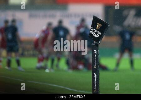 Llanelli, Großbritannien. Mai 2021. Guinness Pro 14 Touchline-Flagge. Guinness Pro14 Rainbow Cup Spiel, Scarlets gegen Ospreys im Parc y Scarlets Stadium in Llanelli, South Wales am Samstag, den 8. Mai 2021. Bild von Andrew Orchard/Andrew Orchard Sports Photography/Alamy Live News Kredit: Andrew Orchard Sports Photography/Alamy Live News Stockfoto