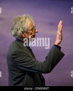 City Hall, Queen’s Walk, London, Großbritannien. 8 Mai 2021. Piers Corbyn (Let London Live), nachdem der Londoner Bürgermeister Sadiq Khan seine Dankesrede gehalten hat Stockfoto