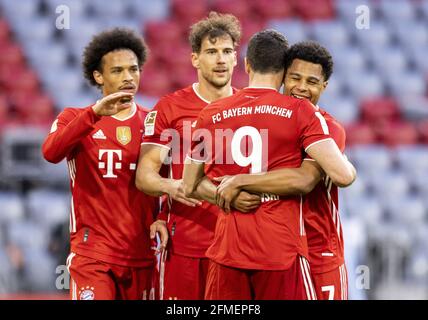 Torjubel: Robert Lewandowski (München), Leroy Sane (München), Leon Goretzka (München), Serge Gnabry (München) Bayern München - Borussia Mönchengla Stockfoto