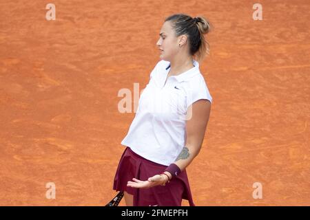 Madrid, Spanien. Mai 2021. Aryna Sabalenka aus Weißrussland reagiert beim Finale der Frauen im Einzel gegen Ashleigh Barty aus Australien beim Madrid Open in Caja Majica in Madrid, Spanien, 8. Mai 2021. Quelle: Meng Dingbo/Xinhua/Alamy Live News Stockfoto