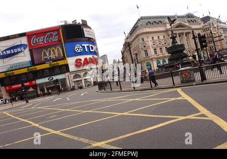 Die Szene im Picadilly Circus heute Morgen während der England V Brasilien Spiel.21. Juni 2002 Foto Andy Paradise Stockfoto