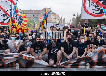 Fans des FC Valencia halten während der Demonstration Banner bereit.Fans des FC Valencia protestieren gegen das Management von Präsident Peter Lim, dem der Club und die Firma Meriton Holdings gehören. (Foto von Xisco Navarro / SOPA Images/Sipa USA) Stockfoto