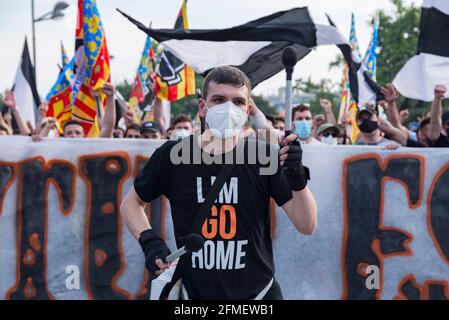 Ein Valencia CF Fan trommelt während der Demonstration.Valencia CF Fans protestieren gegen das Management von Präsident Peter Lim, dem der Club und die Firma Meriton Holdings gehören. (Foto von Xisco Navarro / SOPA Images/Sipa USA) Stockfoto