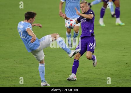 Orlando, Florida, USA. 8. Mai 2021: Orlando City-Stürmer SILVESTER VAN DER WATER (14) blockiert einen Kick beim Spiel Orlando City Soccer gegen New York City FC im Exploria Stadium in Orlando, FL am 8. Mai 2021. Quelle: Cory Knowlton/ZUMA Wire/Alamy Live News Stockfoto