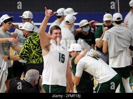 8. Mai 2021 - die Hawaii Rainbow Warriors feiern ihren Sieg nach dem Spiel zwischen den BYU Cougars und den Hawaii Rainbow Warriors im Finale der NCAA Männer Volleyball Championships im Covelli Center auf dem Campus der Ohio State University in Columbus, OH - Michael Sullivan/CSM Stockfoto