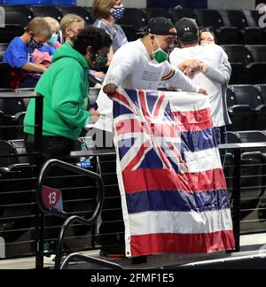 8. Mai 2021 - Hawaii-Fans feiern während eines Spiels zwischen den BYU Cougars und den Hawaii Rainbow Warriors im Finale der NCAA Männer Volleyball Championships im Covelli Center auf dem Campus der Ohio State University in Columbus, OH - Michael Sullivan/CSM Stockfoto