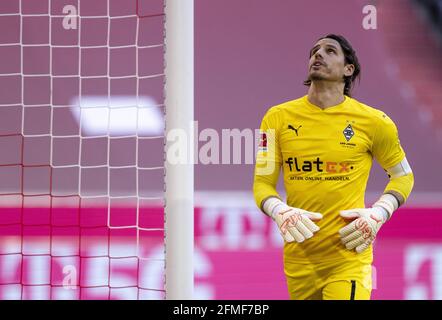 Torwart Yann Sommer (BMG) im Spiel FC BAYERN MÜNCHEN - BORUSSIA MÖNCHENGLADBACH 6-0 1.Deutsche Fußballliga am 8. Mai 2021 in München, Deutschland Saison 2020/2021, Spieltag 32, 1.Bundesliga, FCB, München, 32.Spieltag, © Peter Schatz / Alamy Live News / Moritz Müller/Pool - DIE DFL-VORSCHRIFTEN VERBIETEN DIE VERWENDUNG VON FOTOS als BILDSEQUENZEN und/oder QUASI-VIDEO - Stockfoto