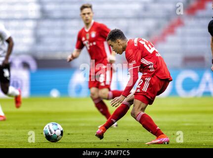 Jamal MUSIALA, FCB 42 im Spiel FC BAYERN MÜNCHEN - BORUSSIA MÖNCHENGLADBACH 6-0 1.Deutsche Fußballliga am 8. Mai 2021 in München, Deutschland Saison 2020/2021, Spieltag 32, 1.Bundesliga, FCB, München, 32.Spieltag, © Peter Schatz / Alamy Live News / Moritz Müller/Pool - DIE DFL-VORSCHRIFTEN VERBIETEN DIE VERWENDUNG VON FOTOS als BILDSEQUENZEN und/oder QUASI-VIDEO - Stockfoto