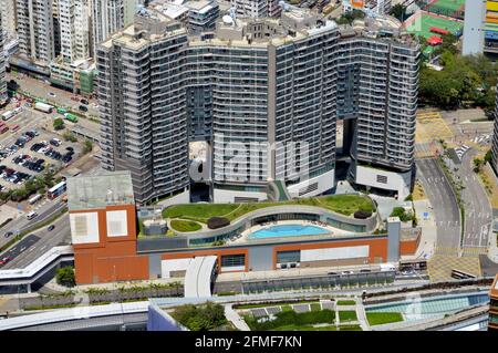 The Austin, ein privates Wohngebäude über der MTR-Station Austin in Kwun Chung, Kowloon, Hongkong Stockfoto