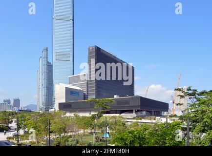 M+ Museum, ein Museum für zeitgenössische Kunst im West Kowloon Cultural District (WKCD), Hongkong, kurz vor der Fertigstellung. Stockfoto