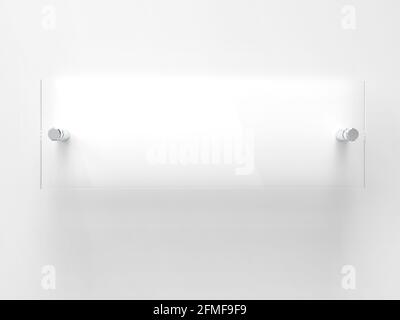 Typenschild aus transparentem Glas auf Metallhaltern mit Abstandshalter. Durchsichtiges Druckbrett für das Branding. Acrilic Werbung Schild auf weißem Hintergrund Mock-U Stockfoto